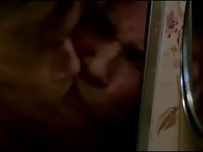 Mulher se apega ao homem video de sexo com legenda