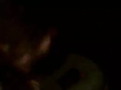 Mulher de olhos azuis pornolegendado presa