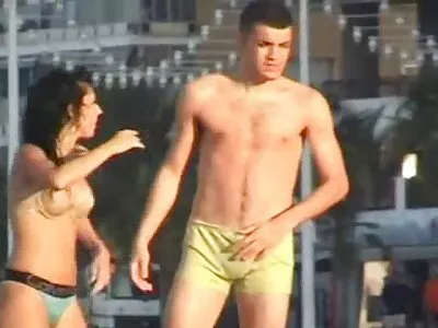Ruiva Fodida vídeos eróticos legendado No Jardim