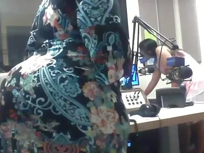 Mulher Lambendo Sua Buceta Lisa porno hentay legendado