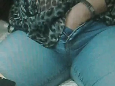 A sólida empresária Julia Ann testa videos sexo legendados brinquedos para a rede de sex shops