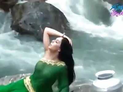 Mulher latina gemendo e video de sexo com legenda sendo fodida