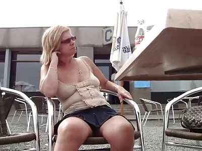 Deixando a vídeos pornô legendados garota bater no sofá
